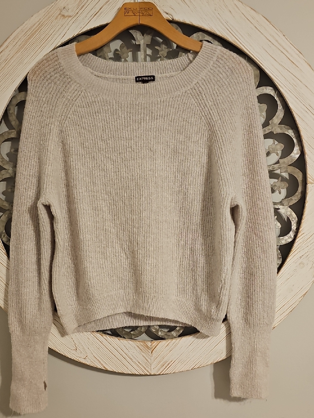 Express Women's Light Cream Ribbed Crewneck Sweater